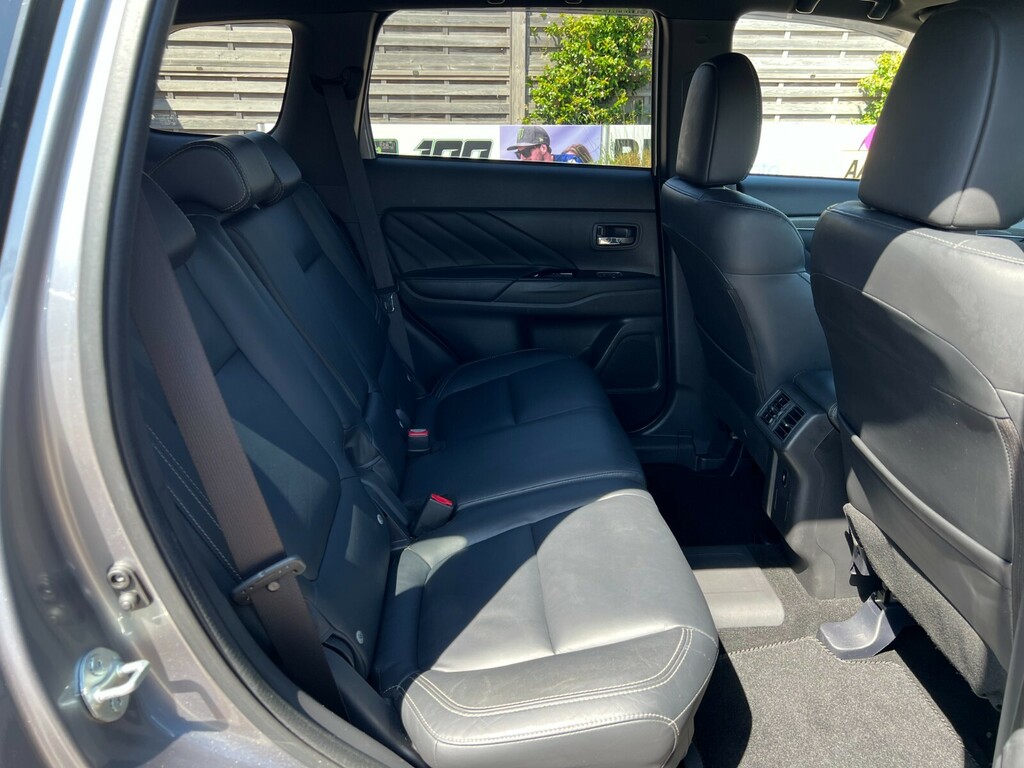 Mitsubishi Outlander 4 Black #36