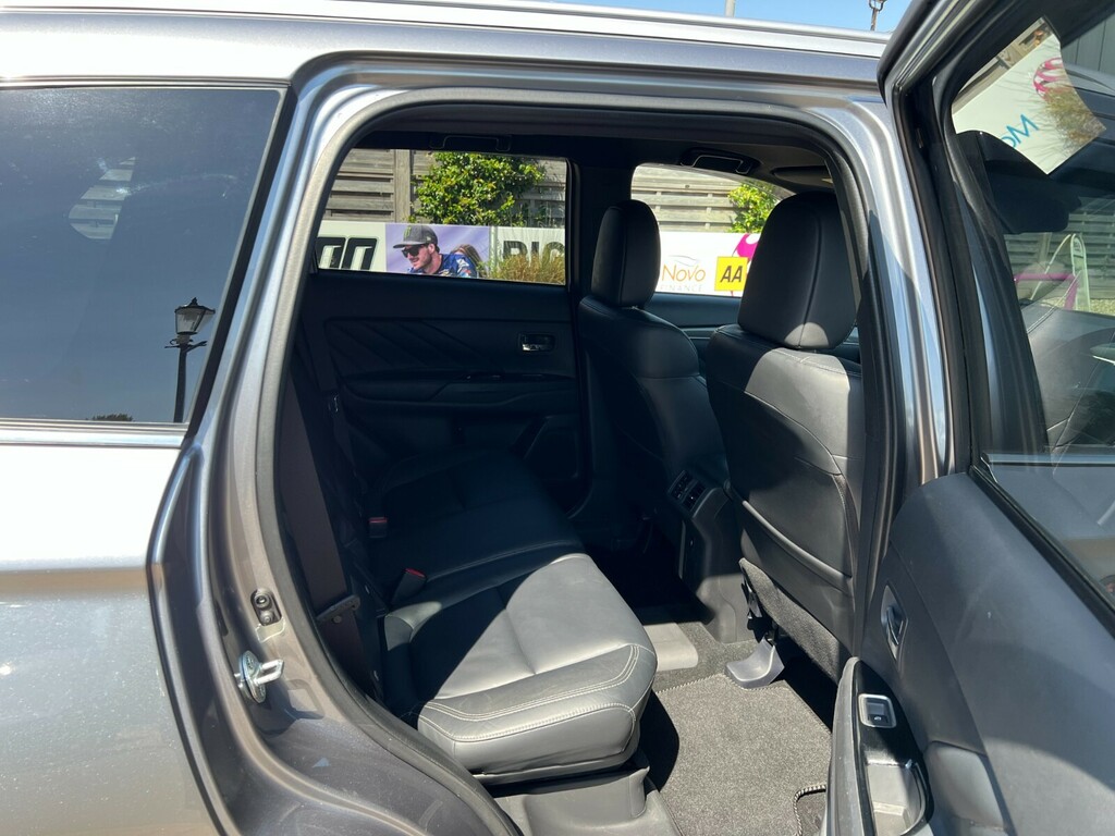 Mitsubishi Outlander 4 Black #35