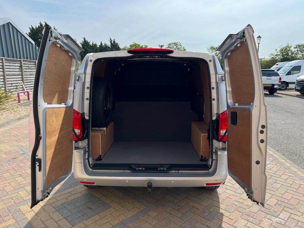 Mercedes-Benz Vito 2.1L Null White #32
