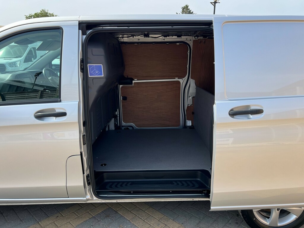 Mercedes-Benz Vito 2.1L Null White #37