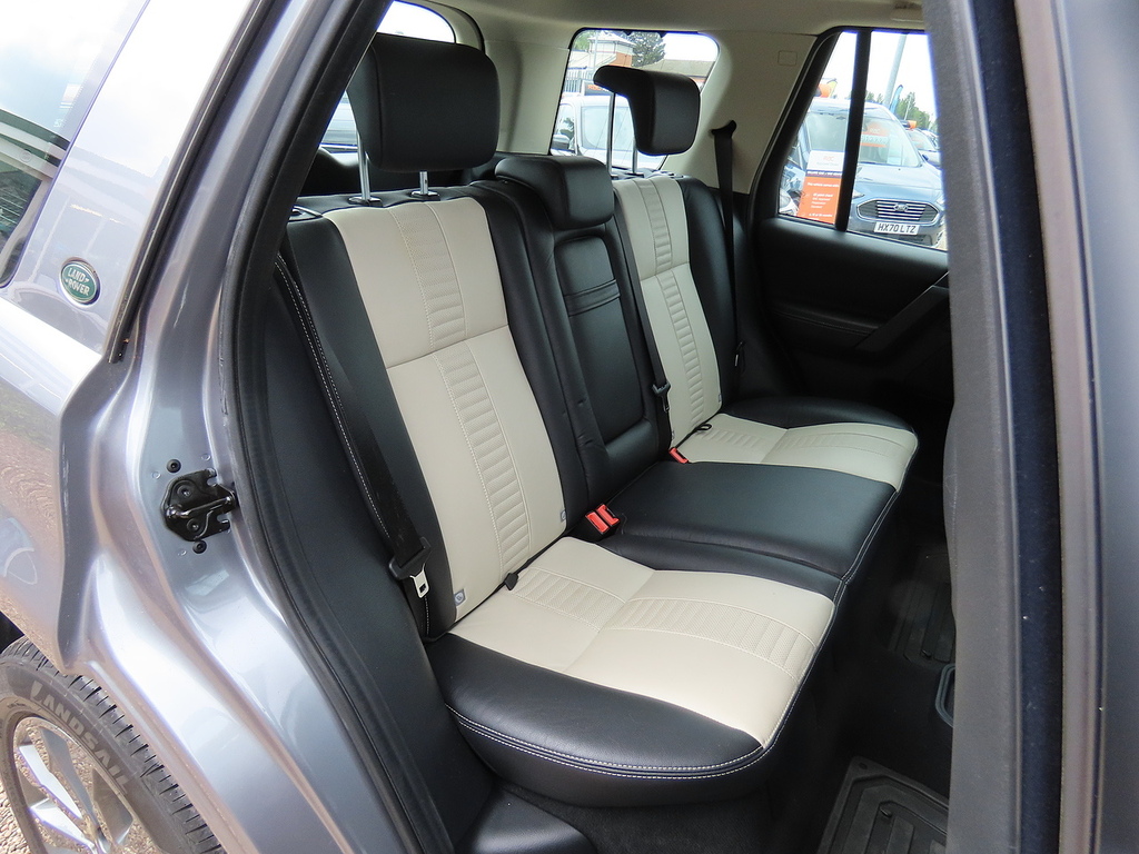 Land Rover Freelander 2 Freelander Black White Td4 Black #14
