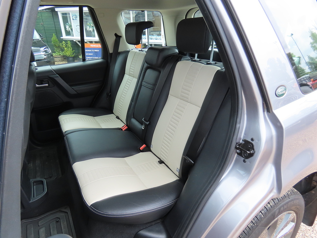 Land Rover Freelander 2 Freelander Black White Td4 Black #12