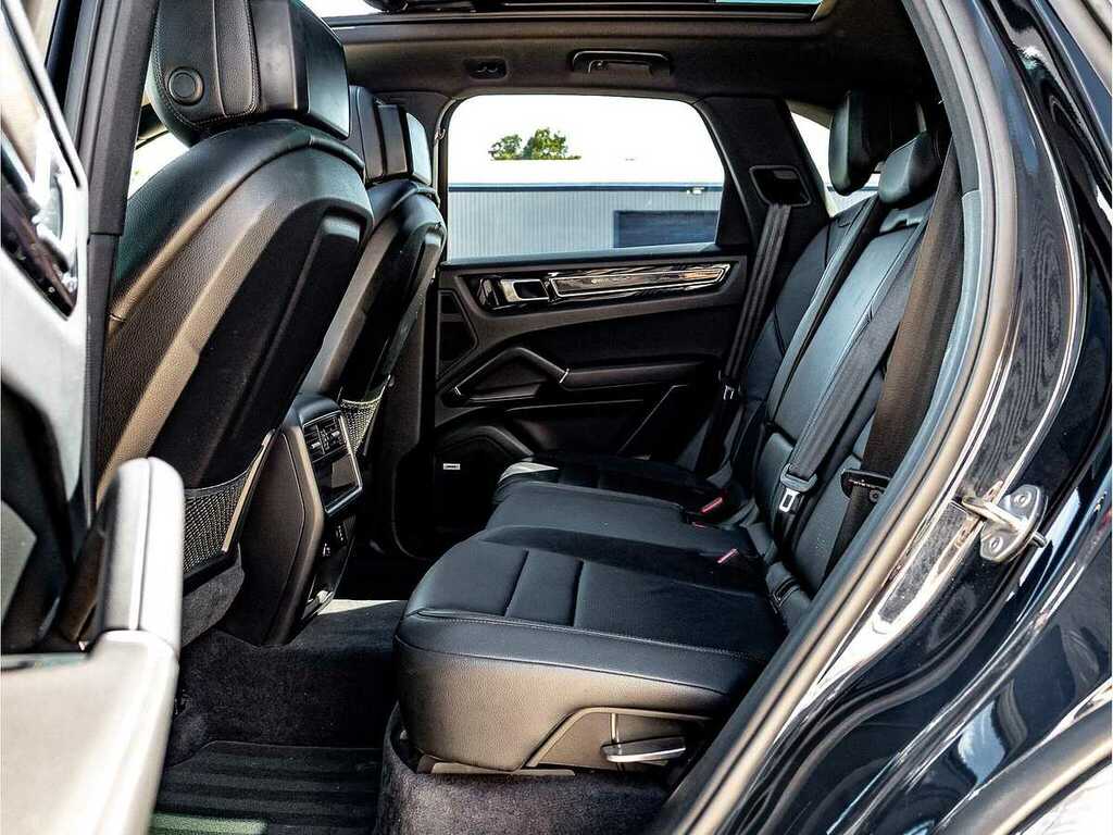 Porsche Cayenne Estate Blue #30