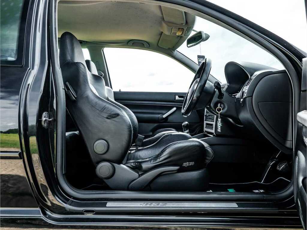 Volkswagen Golf R32 4-Motion Black #29