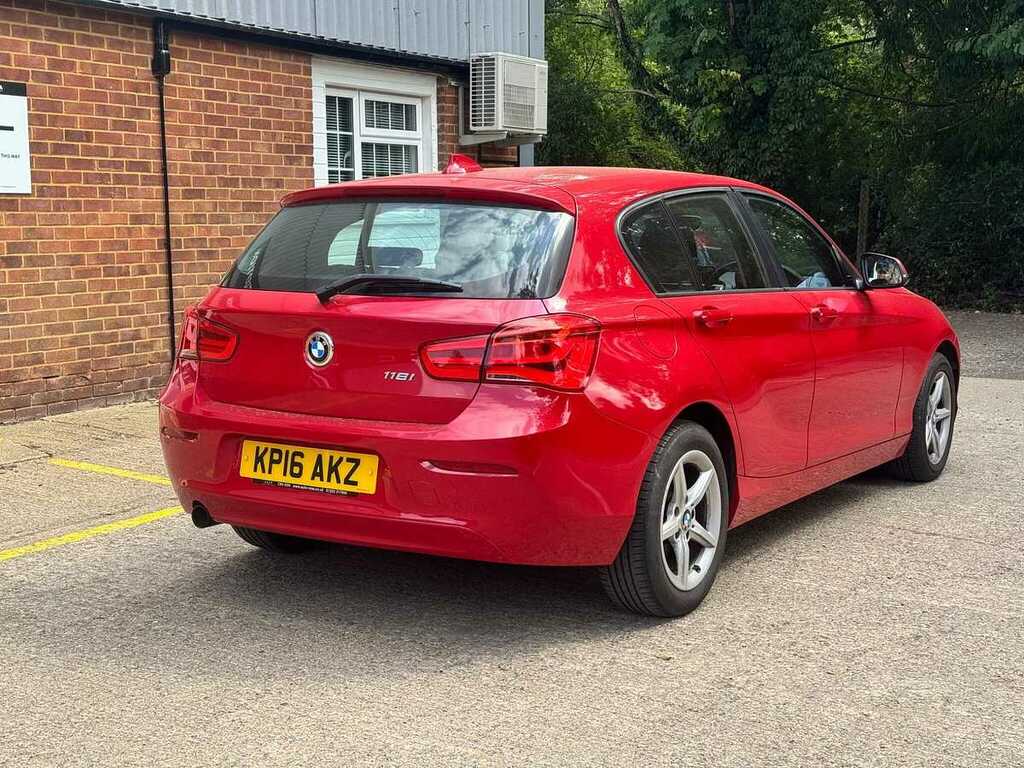 BMW 1 Series Se Red #4