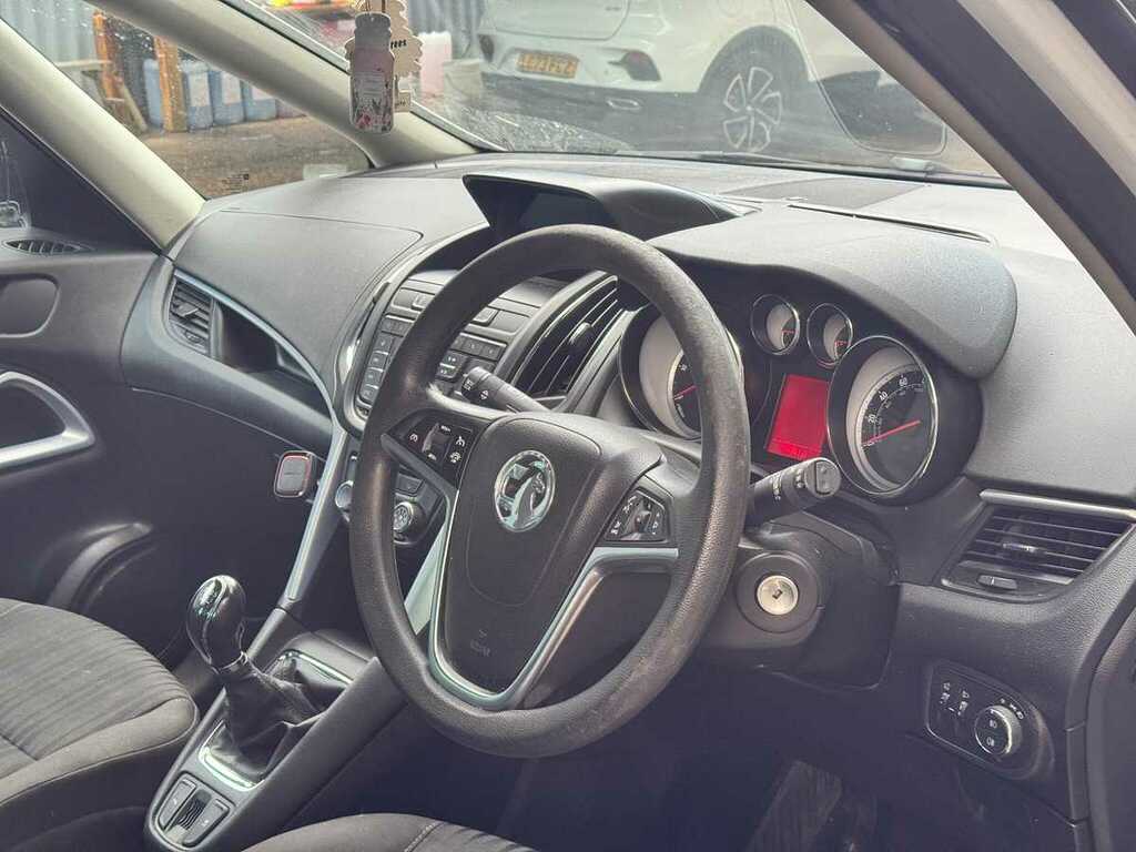 Vauxhall Zafira Tourer Tech Line White #5
