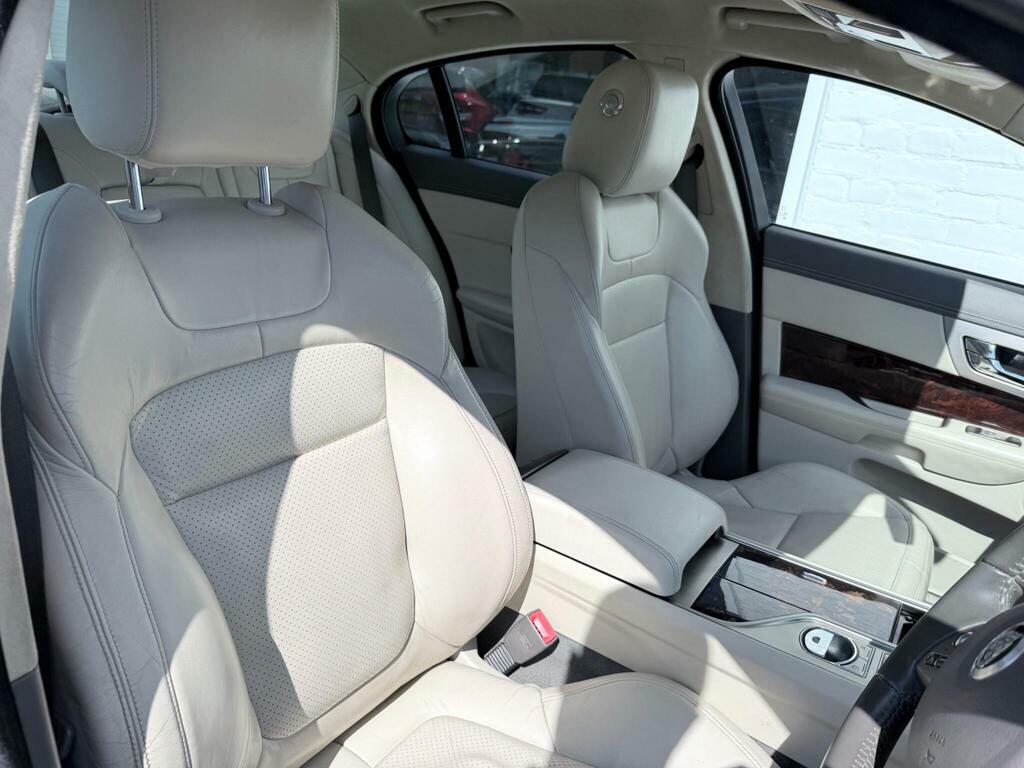 Jaguar XF 3.0D S V6 Portfolio Euro 5 Grey #2