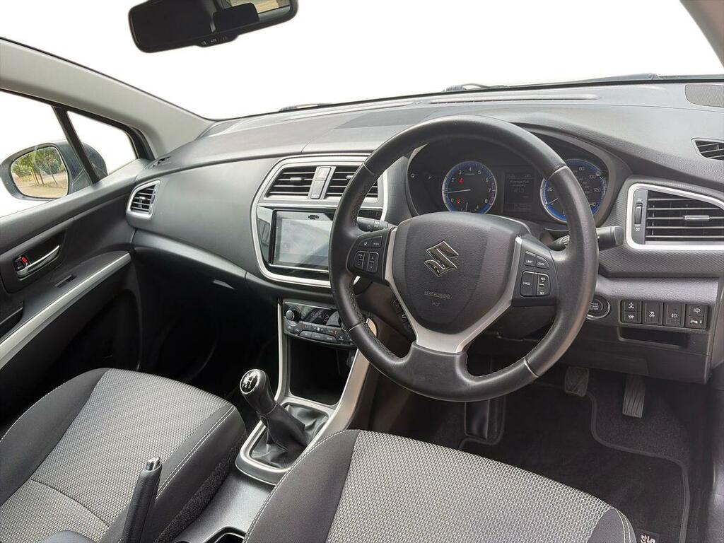 Suzuki SX4 S Cross Hatchback White #10