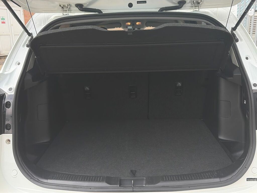 Suzuki SX4 S Cross Hatchback White #24