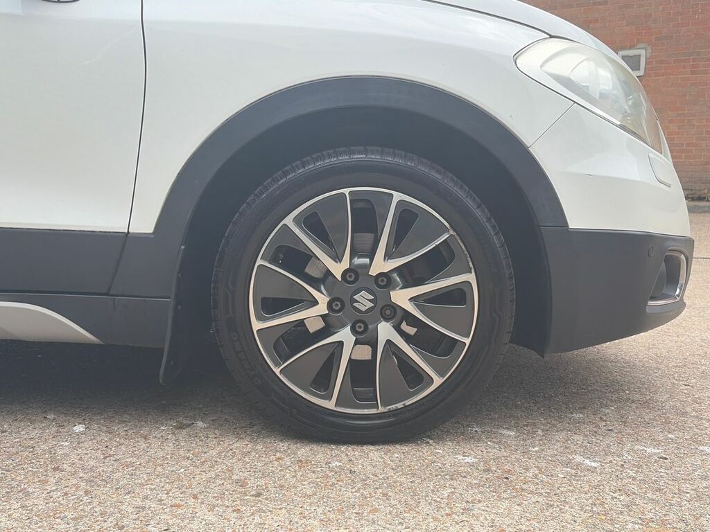 Suzuki SX4 S Cross Hatchback White #9