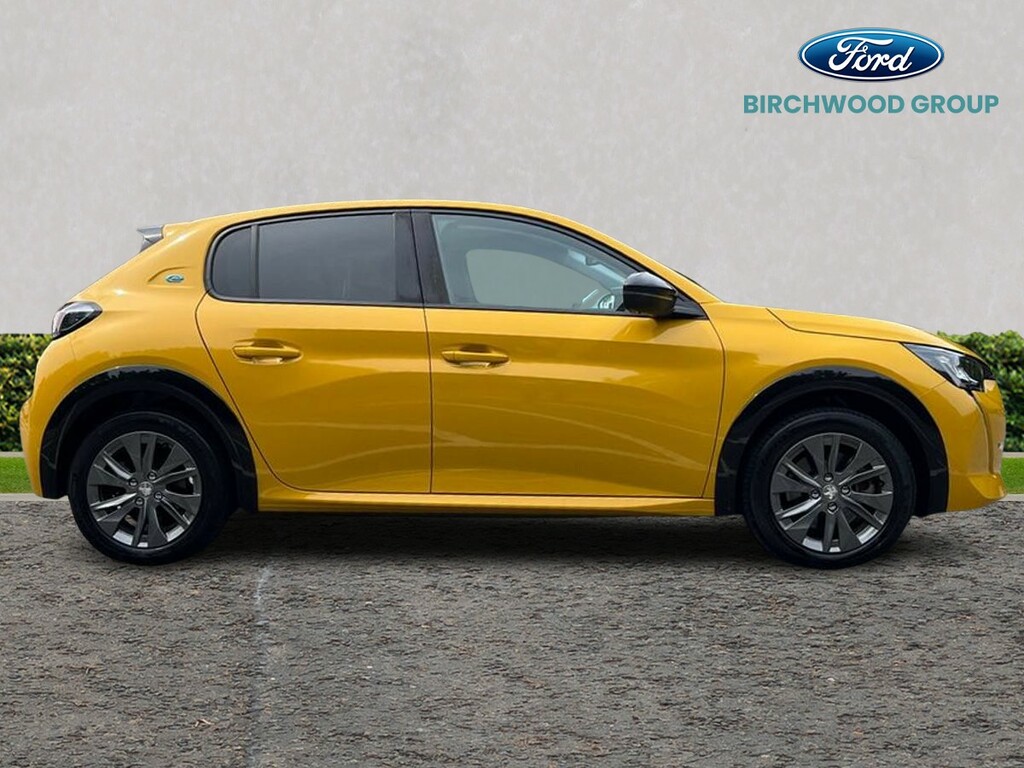 Peugeot e-208 100Kw Allure Premium 50Kwh Yellow #2