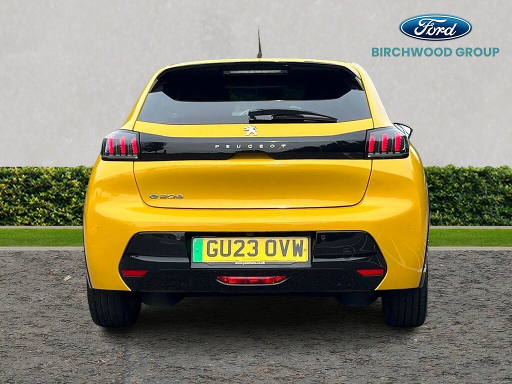 Peugeot e-208 100Kw Allure Premium 50Kwh Yellow #4