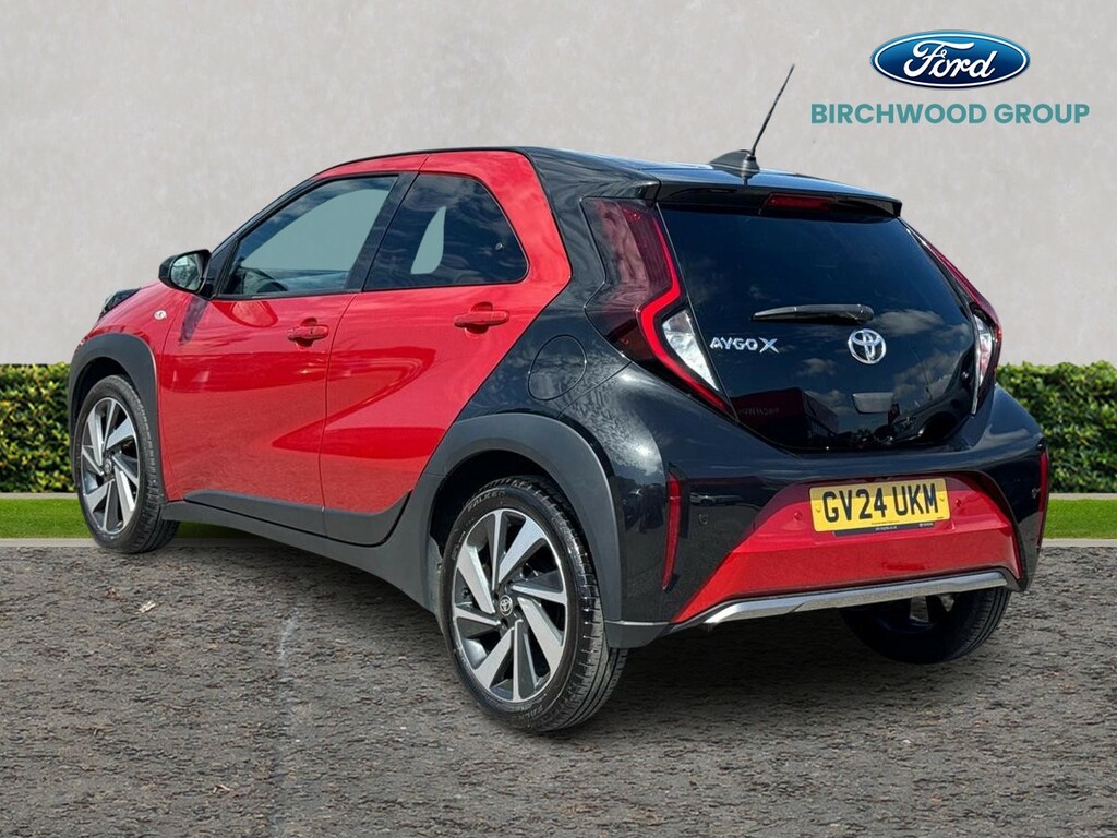 Toyota Aygo X 1.0 Vvt-i Exclusive Red #5