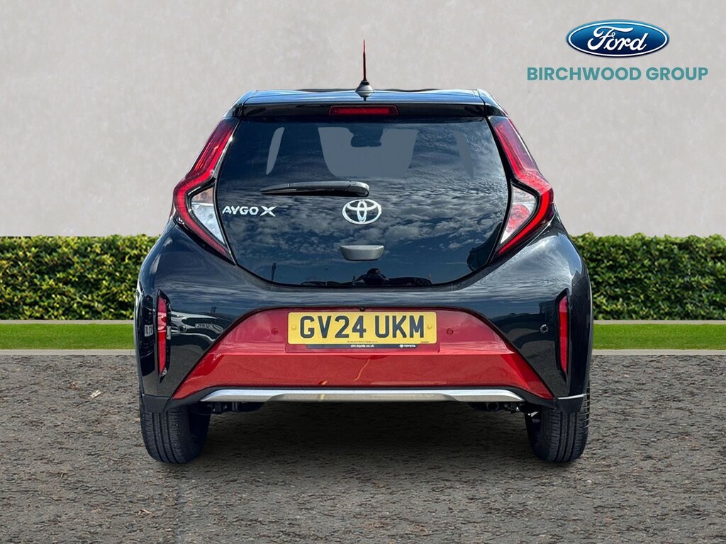 Toyota Aygo X 1.0 Vvt-i Exclusive Red #4