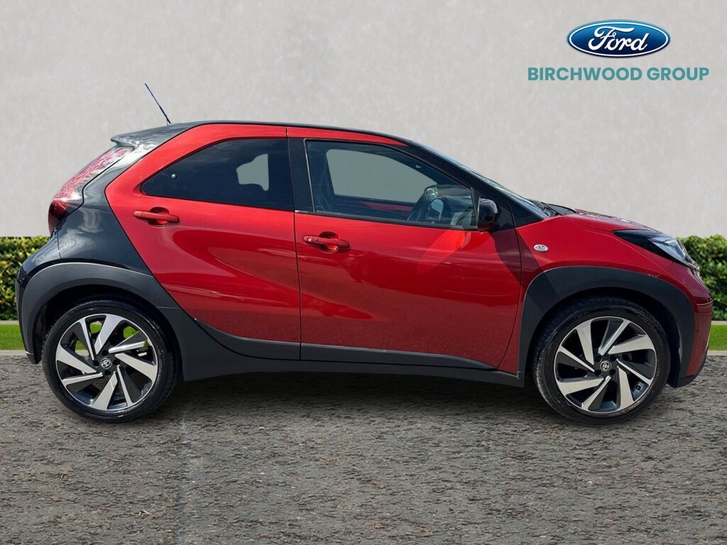 Toyota Aygo X 1.0 Vvt-i Exclusive Red #2