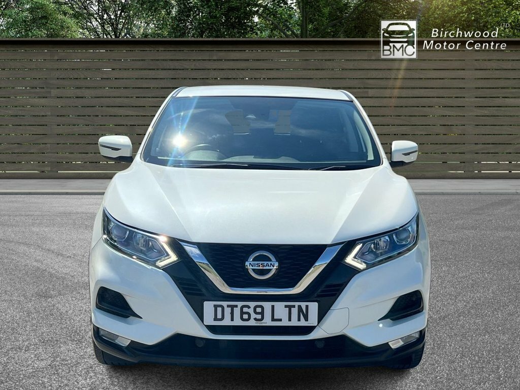 Nissan Qashqai 1.3L Acenta Premium DT69LTN White #2