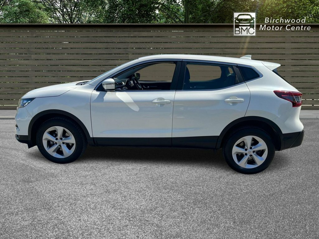 Nissan Qashqai 1.3L Acenta Premium DT69LTN White #4