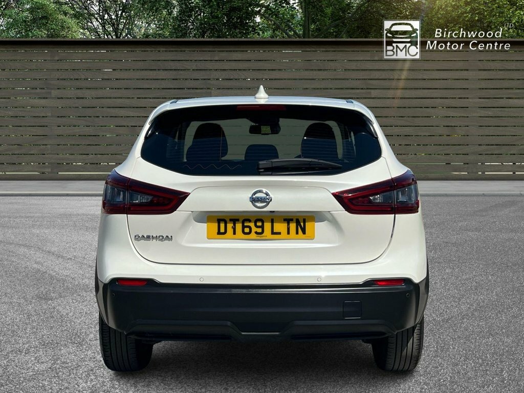 Nissan Qashqai 1.3L Acenta Premium DT69LTN White #6