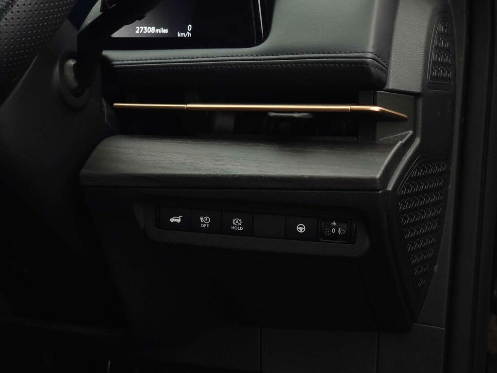 Nissan Ariya 63Kwh Advance Suv 7.4Kw Charger Black #26
