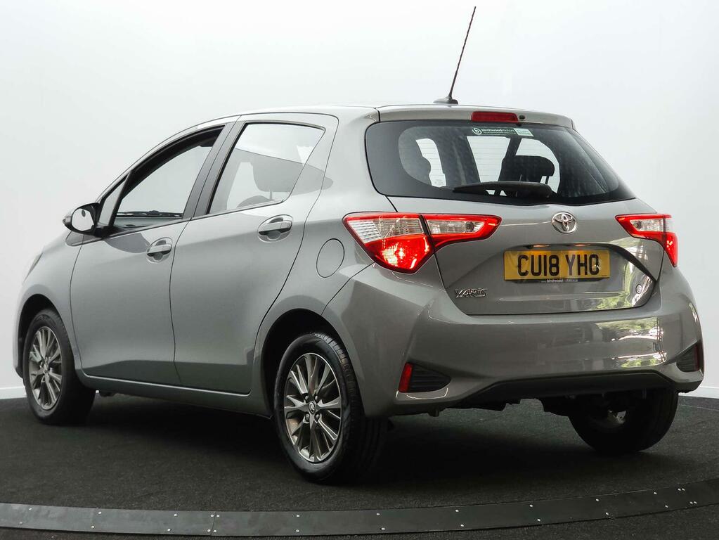 Toyota Yaris 1.5 Vvt-i Icon Euro 6 CU18YHO Grey #2