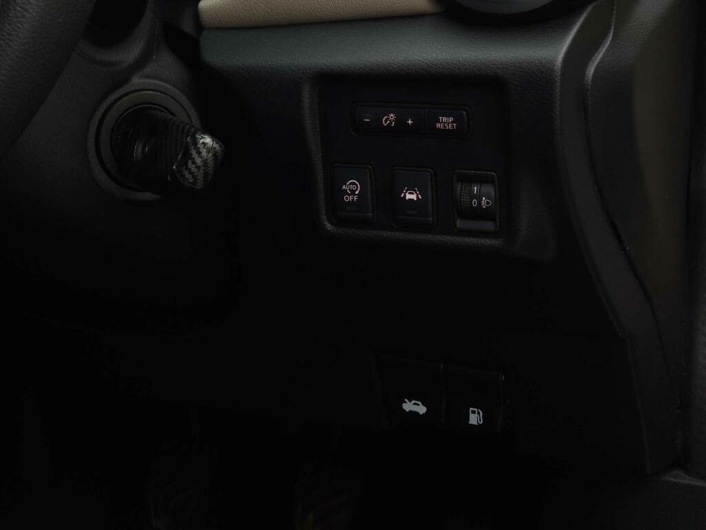 Nissan Micra Acenta White #6