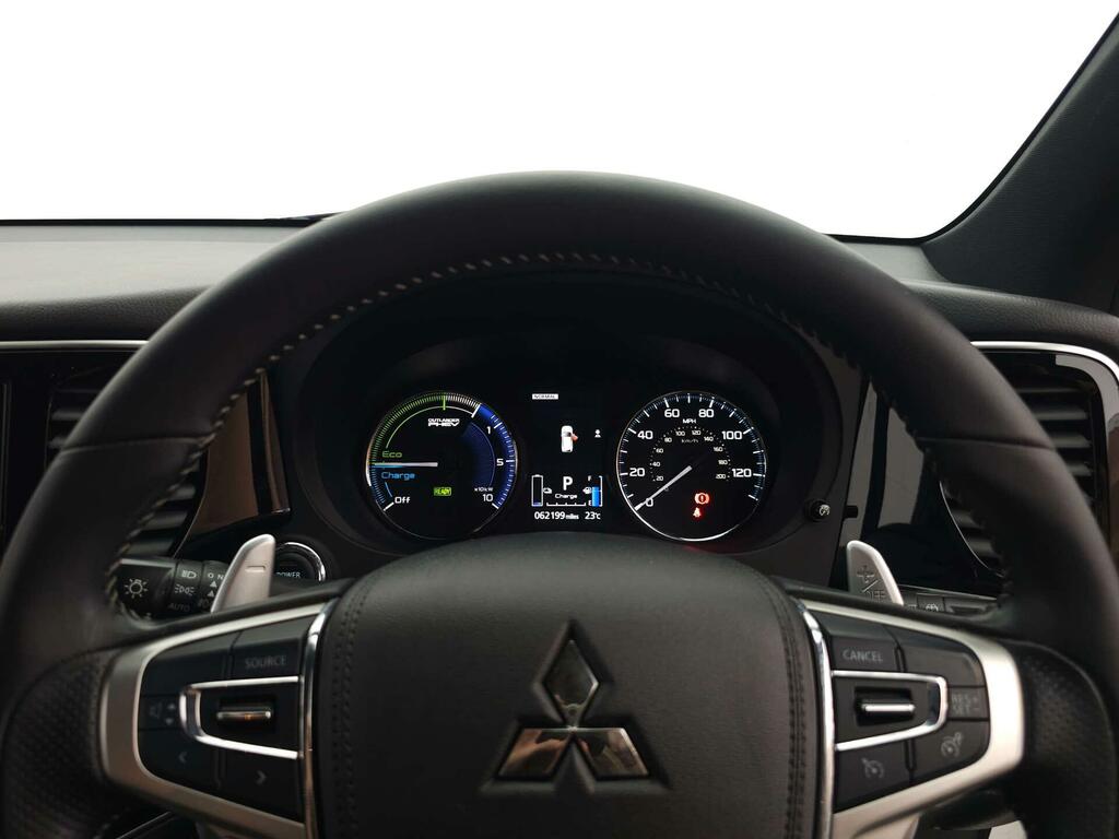 Mitsubishi Outlander Dynamic White #4
