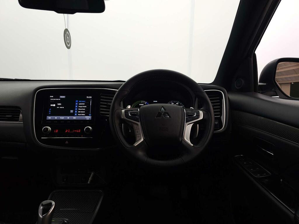 Mitsubishi Outlander Dynamic White #3