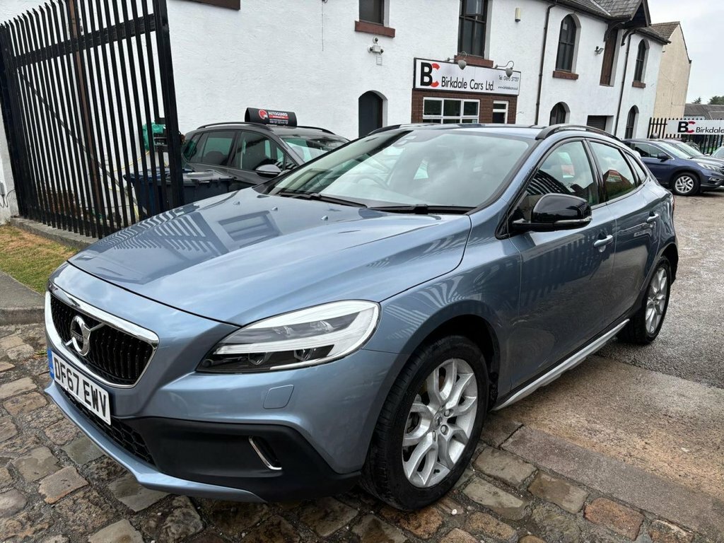 Volvo V40 Cross Country 2L Pro DF67EWV Blue #3