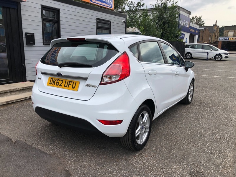 Ford Fiesta Zetec White #5