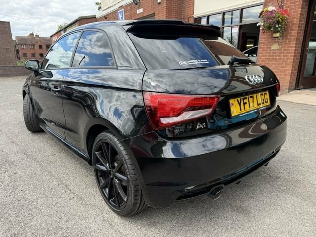Audi A1 1.6 Tdi Black Edition YF17LGG Black #4