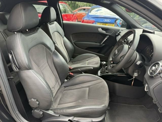 Audi A1 1.6 Tdi Black Edition YF17LGG Black #5