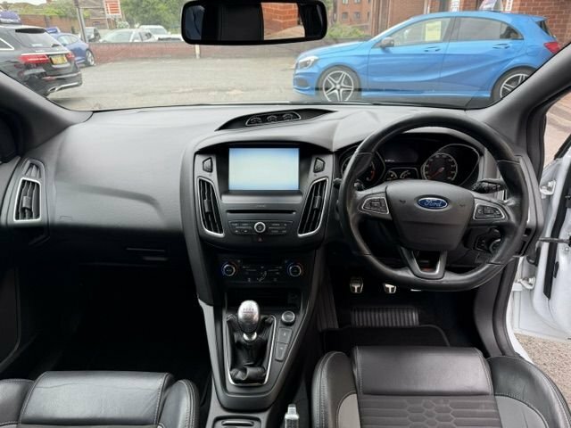 Ford Focus 2.0T Ecoboost St-2 Hatchback EO65VLH White #6