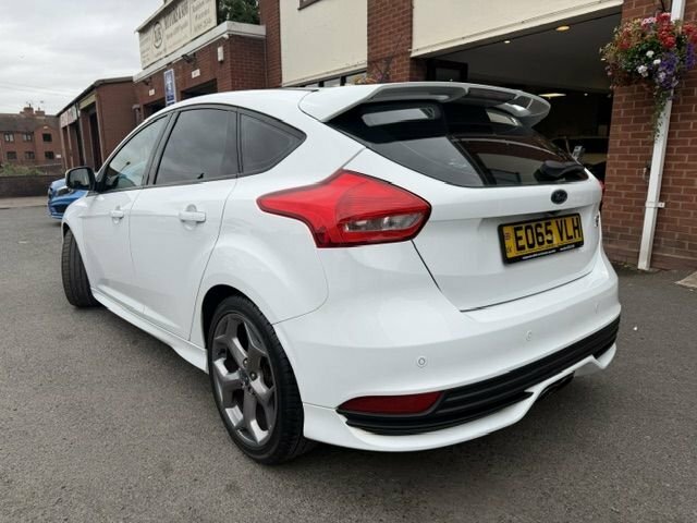Ford Focus 2.0T Ecoboost St-2 Hatchback EO65VLH White #4