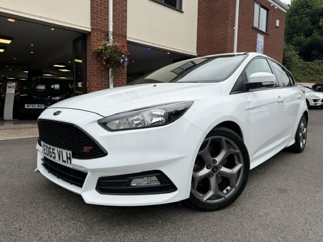Ford Focus 2.0T Ecoboost St-2 Hatchback EO65VLH White