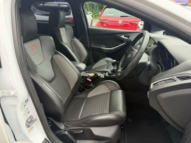 Ford Focus 2.0T Ecoboost St-2 Hatchback EO65VLH White #5