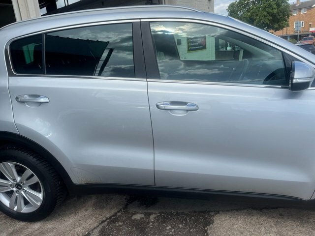 Kia Sportage 1.6 Gdi 2 Suv WT17CYW Silver #3
