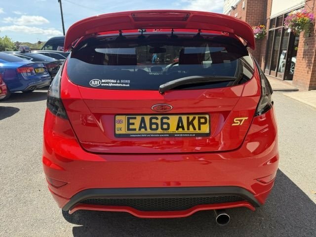 Ford Fiesta 1.6T Ecoboost St-3 Hatchback Red #4