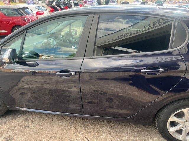 Peugeot 208 1.4 Allure Hdi Pink #7
