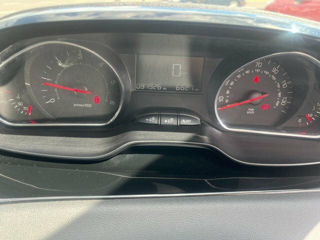 Peugeot 208 1.4 Allure Hdi Pink #11