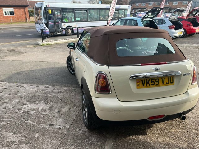 Mini Convertible 1.6 Cooper Convertible White