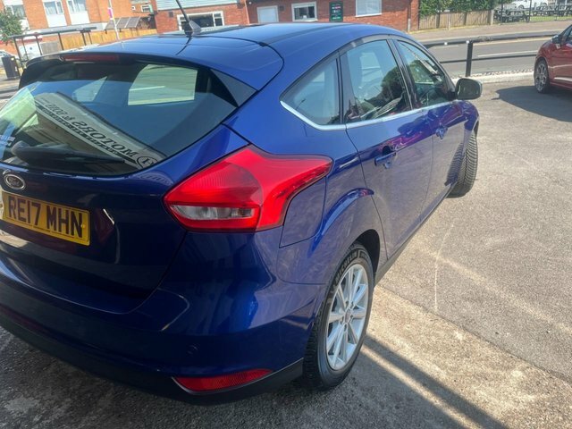 Ford Focus 1.5 Tdci Titanium Hatchback RE17MHN Blue #4