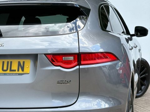Jaguar F-Pace D200 R-dynamic Se Black Grey #30