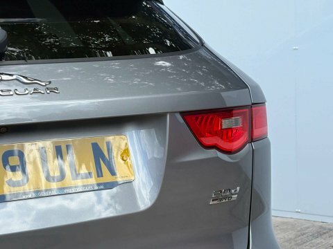 Jaguar F-Pace D200 R-dynamic Se Black Grey #45