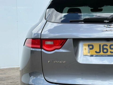 Jaguar F-Pace D200 R-dynamic Se Black Grey #41