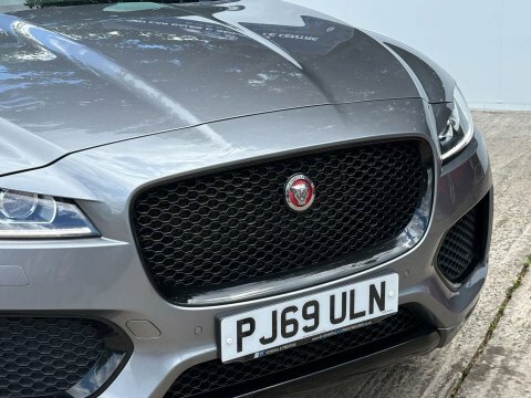 Jaguar F-Pace D200 R-dynamic Se Black Grey #4