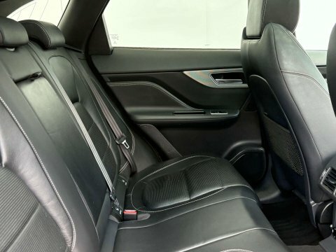 Jaguar F-Pace D200 R-dynamic Se Black Grey #19
