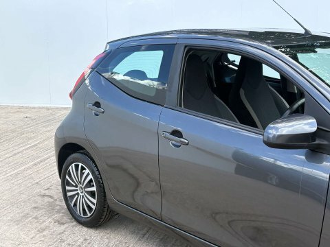 Toyota Aygo X 1.0 Vvt-i Pure  #4