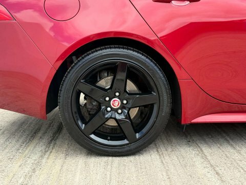 Jaguar XE 2.0 Xe R-sport Red #5