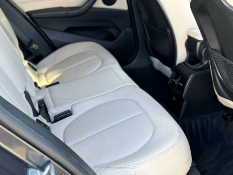 BMW X1 Estate White #25