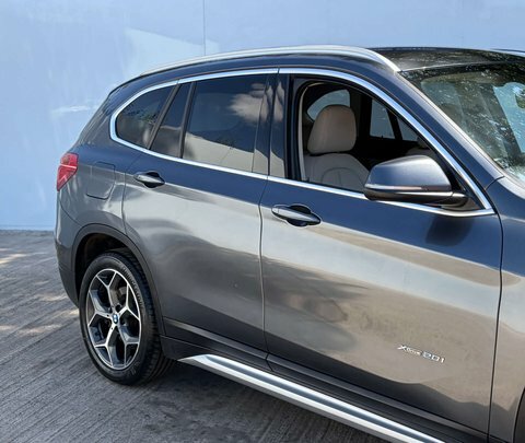 BMW X1 Estate White #10
